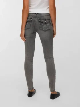 Vmflash-jeans med middels høy midje og smal passform