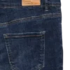 Vmflash-jeans med middels høy midje og utvidet passform