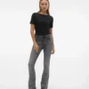 Vmflash-jeans med middels høy midje og utvidet passform