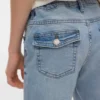 Vmflash-jeans med middels høy midje og utvidet passform