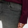 Vmflash-jeans med middels høy midje og utvidet passform