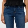 Vmflash jeans med middels høy midje og utvidet passform