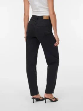 Vmtessa jeans med høy midje og «mom fit»